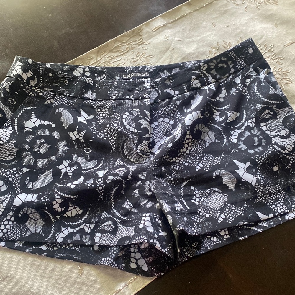 Lace pattern dress shorts!!